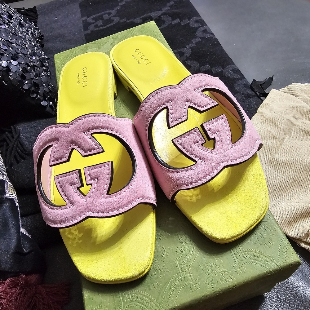 GUCCI Kid Scamosciato Interlocking G Cut Out Slide Sandals